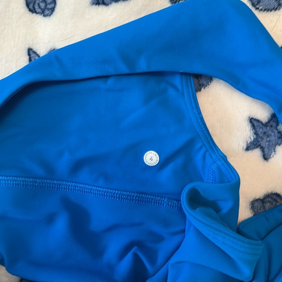 One should lulu tank size 4 - Picture 3 of 3